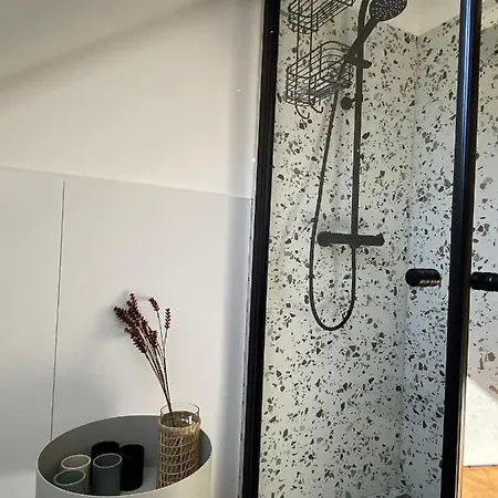 Renoviert Kuestenfels In بيت للعطل